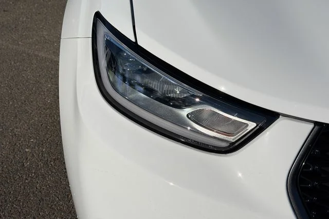 New 2026 Bright White Clear-Coat Exterior Paint Chrysler Select image 5