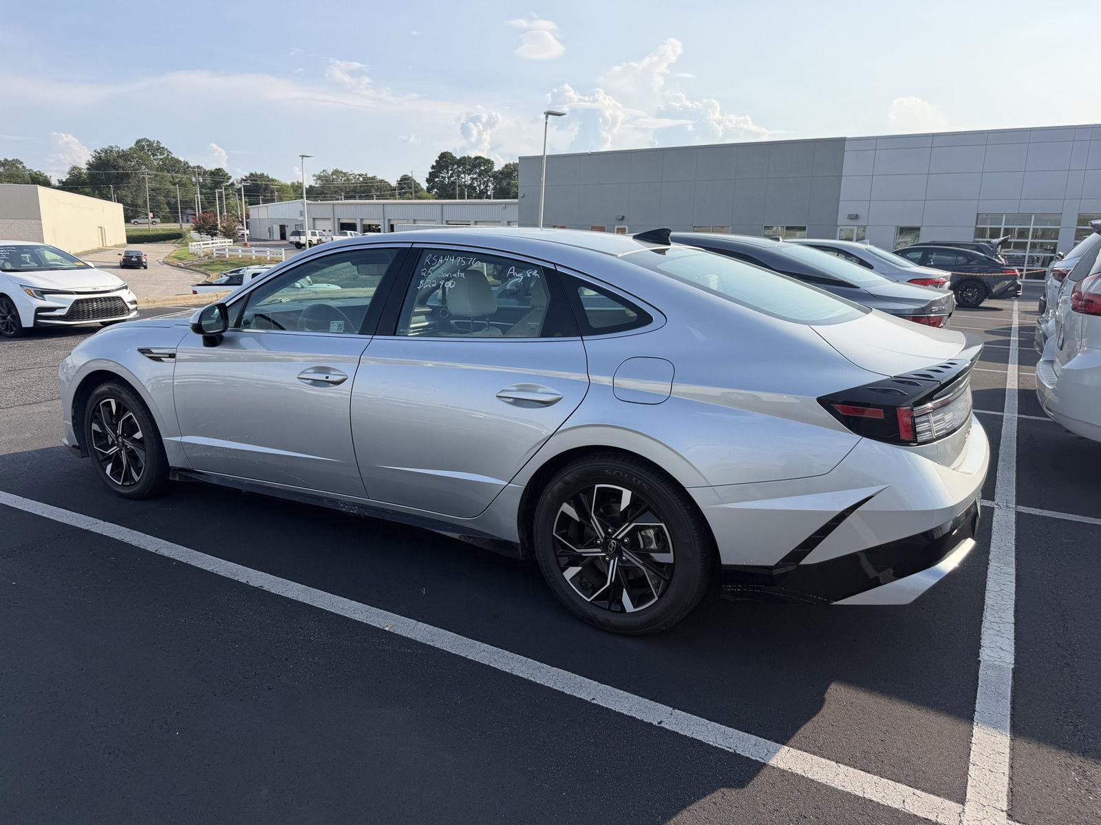 Used 2025 Aero Silver Hyundai SEL image 5