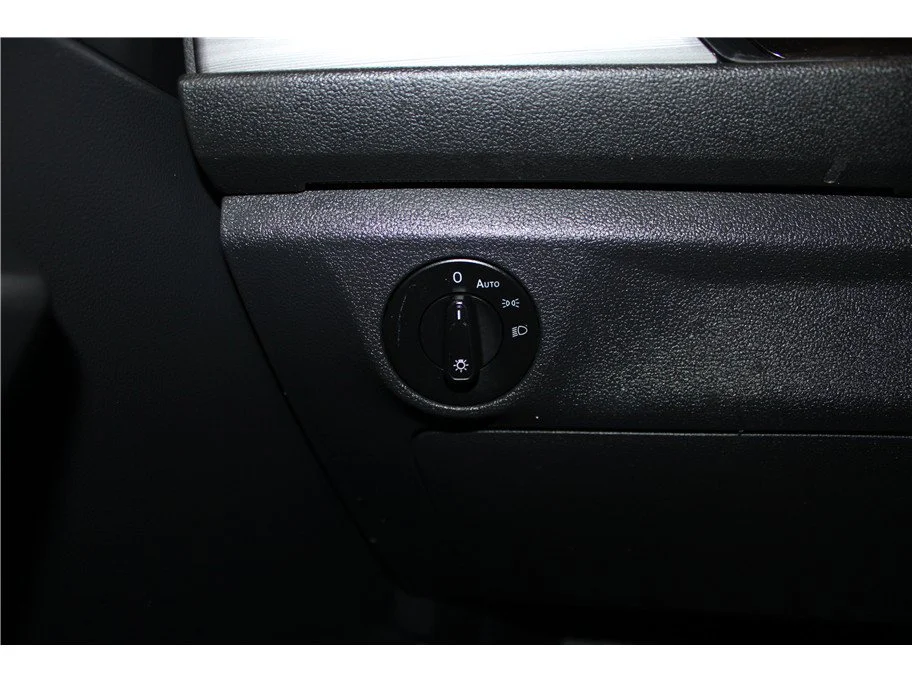 Used 2019 Red Volkswagen SEL image 29