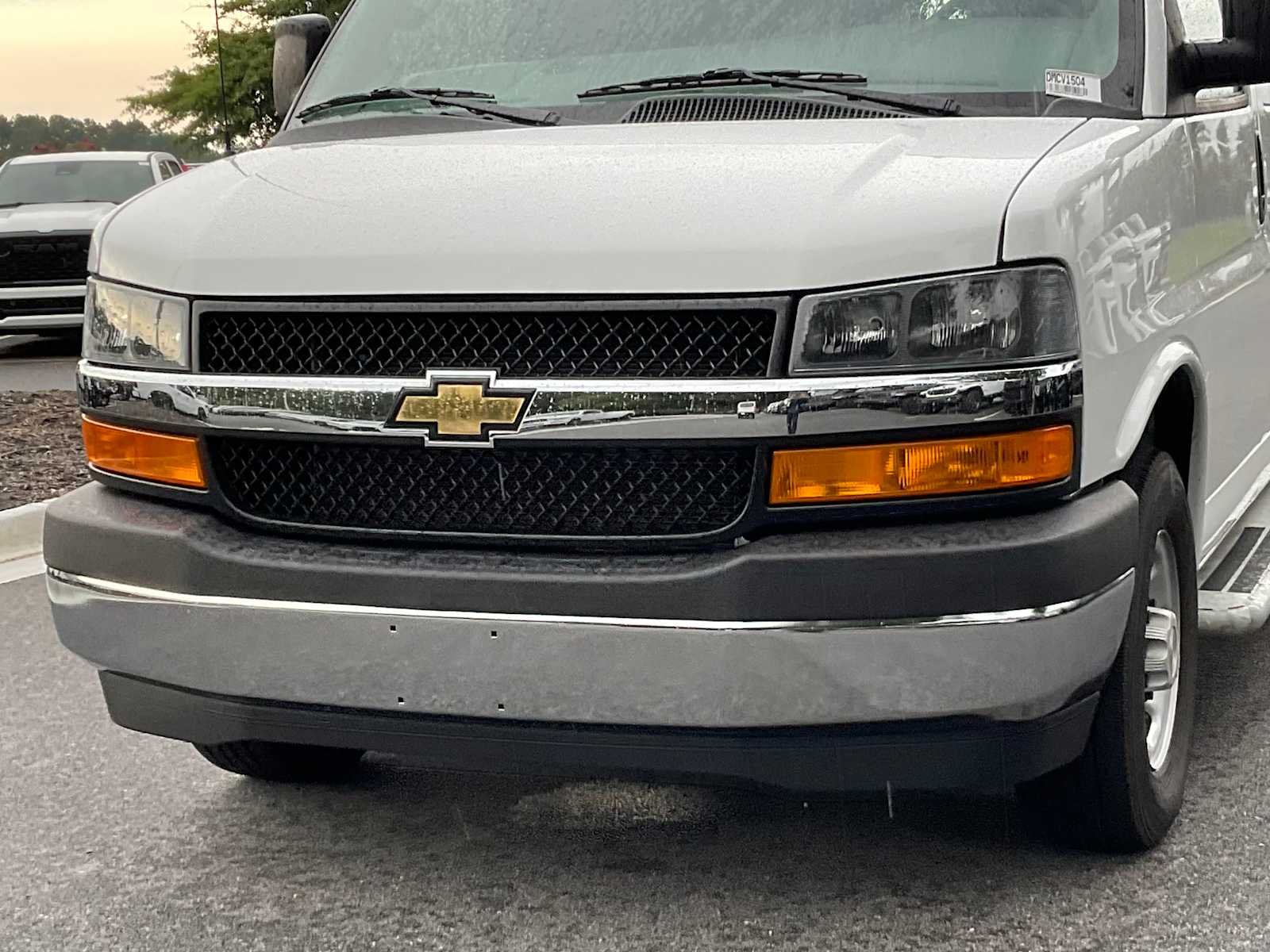 Used 2025 Summit White Chevrolet  image 9