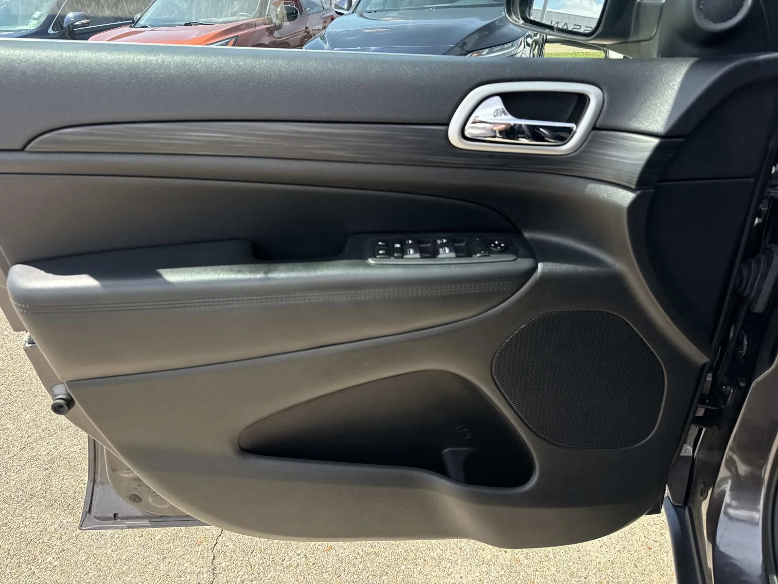 Used 2019 Granite Crystal Metallic Clearcoat Jeep Laredo E 4x2 image 18