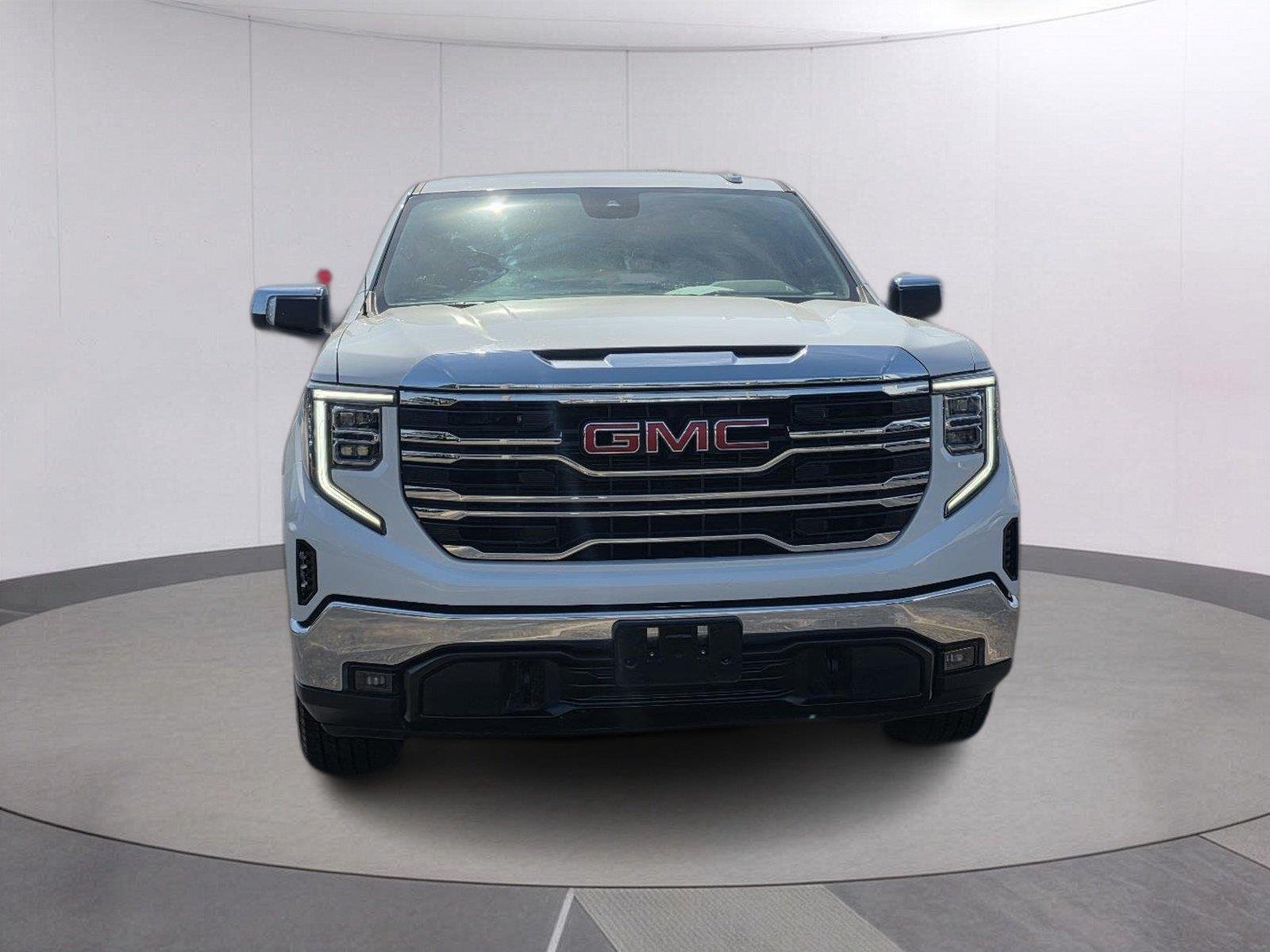 Used 2025 Summit White GMC SLT image 2