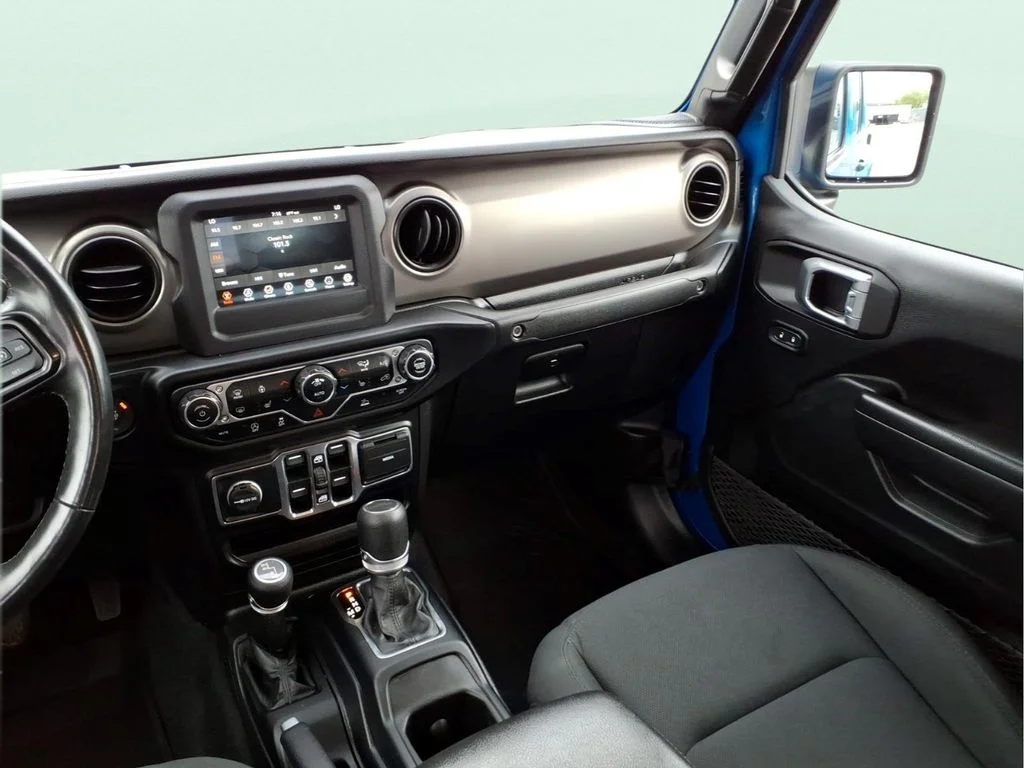 Used 2021 Blue Jeep Sport image 19
