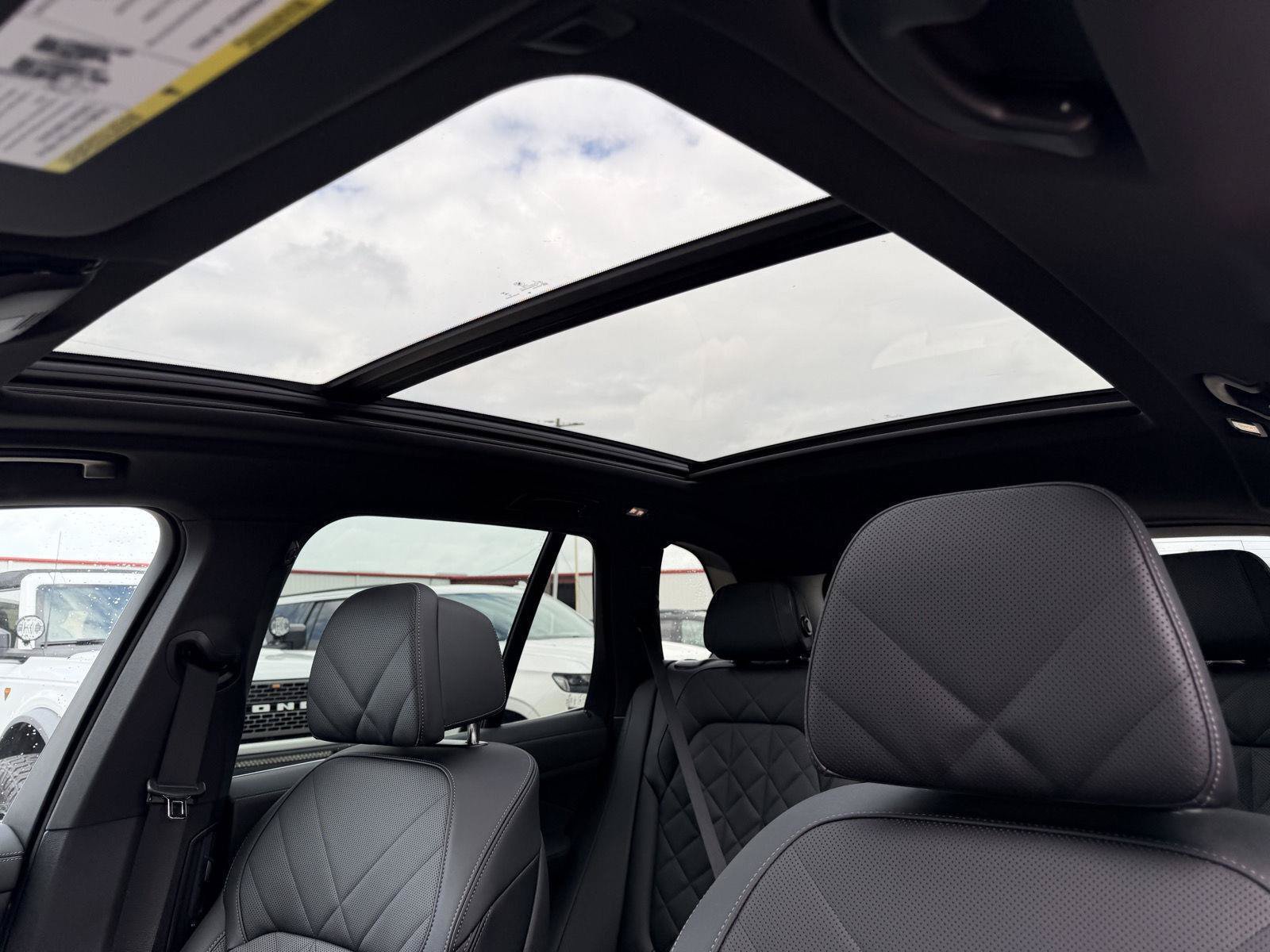 Used 2025 Skyscraper Grey Metallic BMW sDrive40i image 9