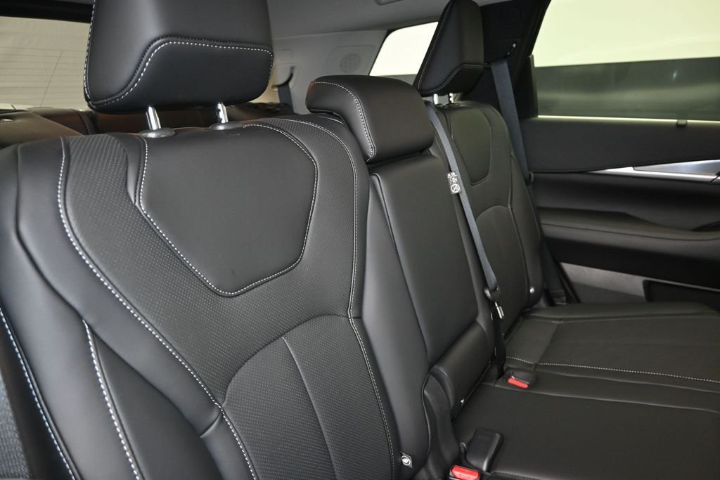 New 2026 RADIANT WHITE INFINITI Luxe FWD image 22