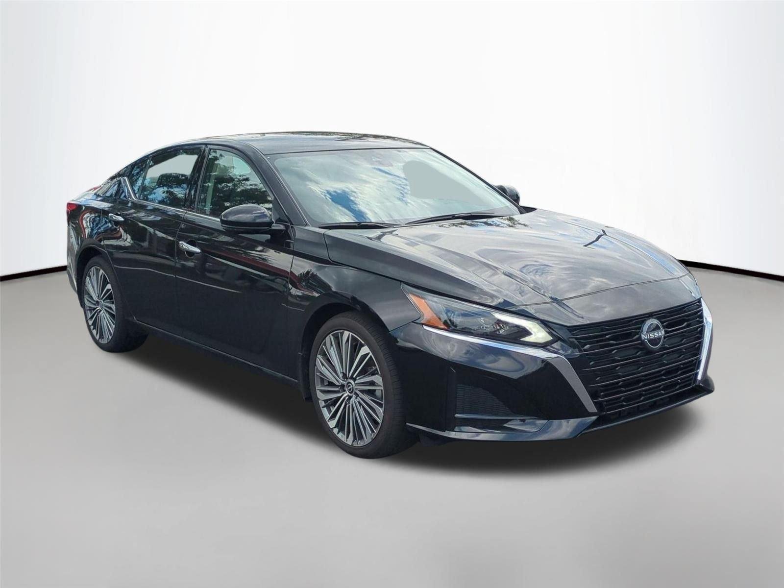 Used 2025 Super Black Nissan SL image 7