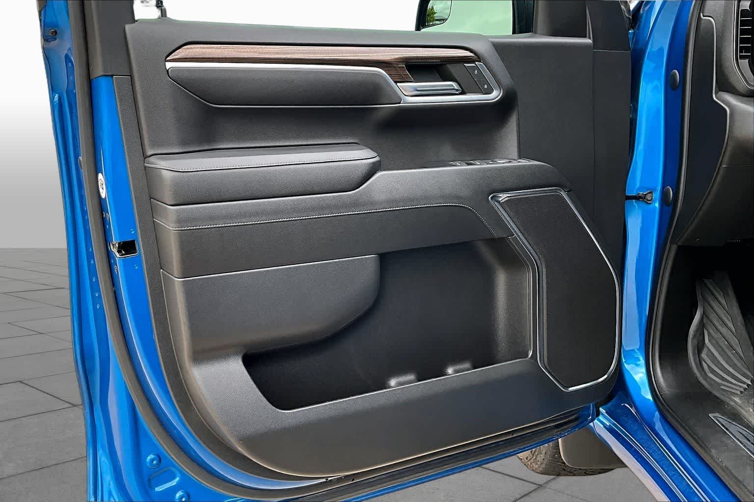 Used 2023 Glacier Blue Metallic Chevrolet RST image 21