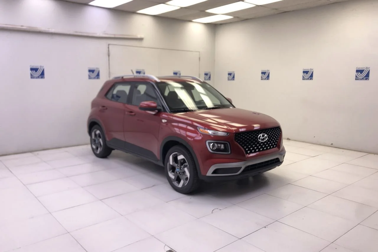 2026 Hyundai Venue SEL w/ 2-Tone Roof IVT's photo