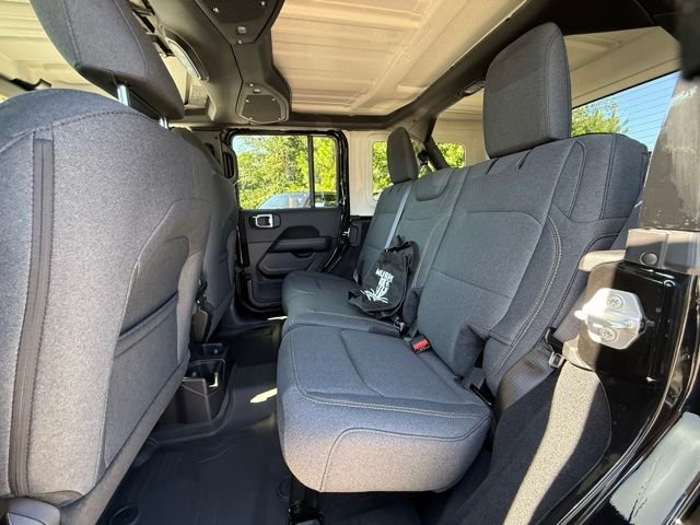 2025 Jeep Wrangler 4-Door Sahara - Photo 19