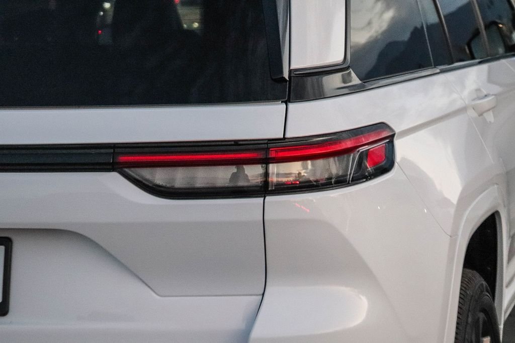 New 2026 Bright White Clearcoat Jeep Limited Reserve image 10
