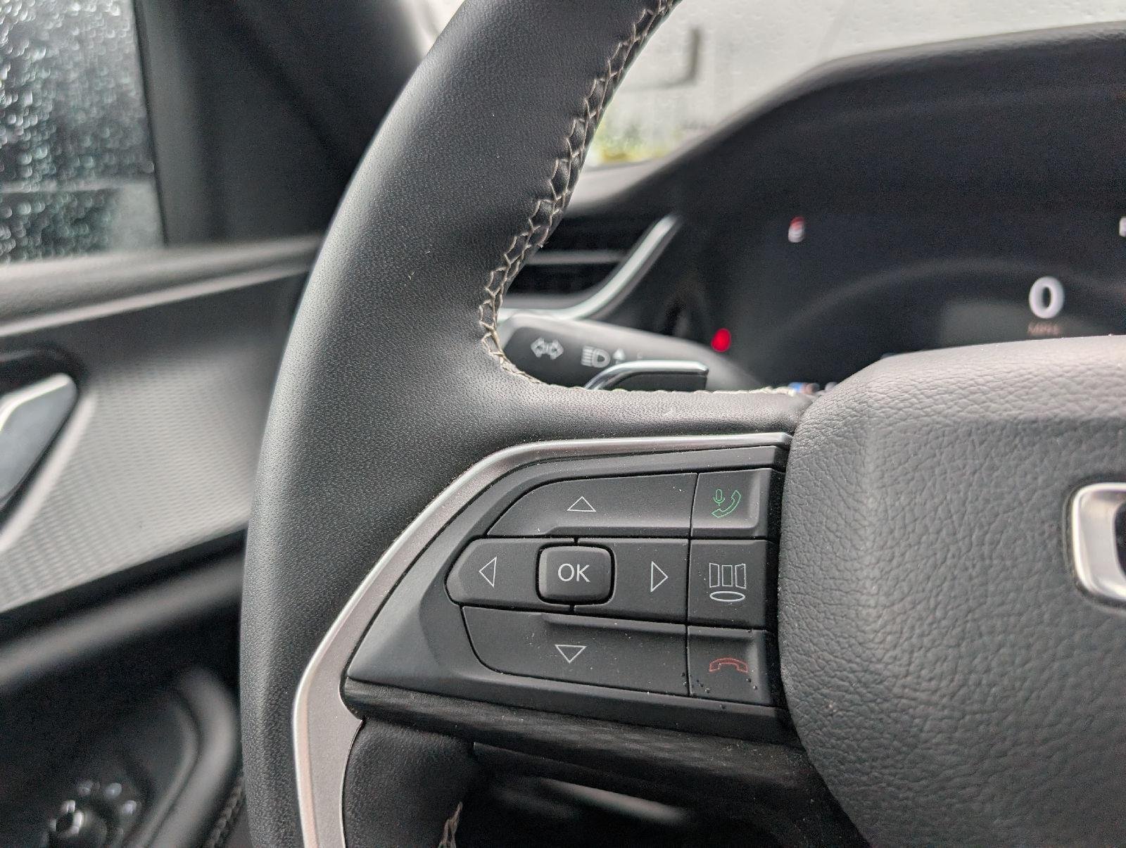 Used 2025 Diamond Black Crystal Pearlcoat Jeep Laredo X image 13