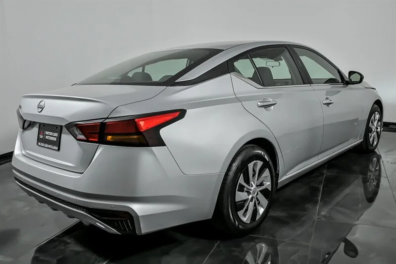 Used 2024 Brilliant Silver Metallic Nissan 2.5 S image 10