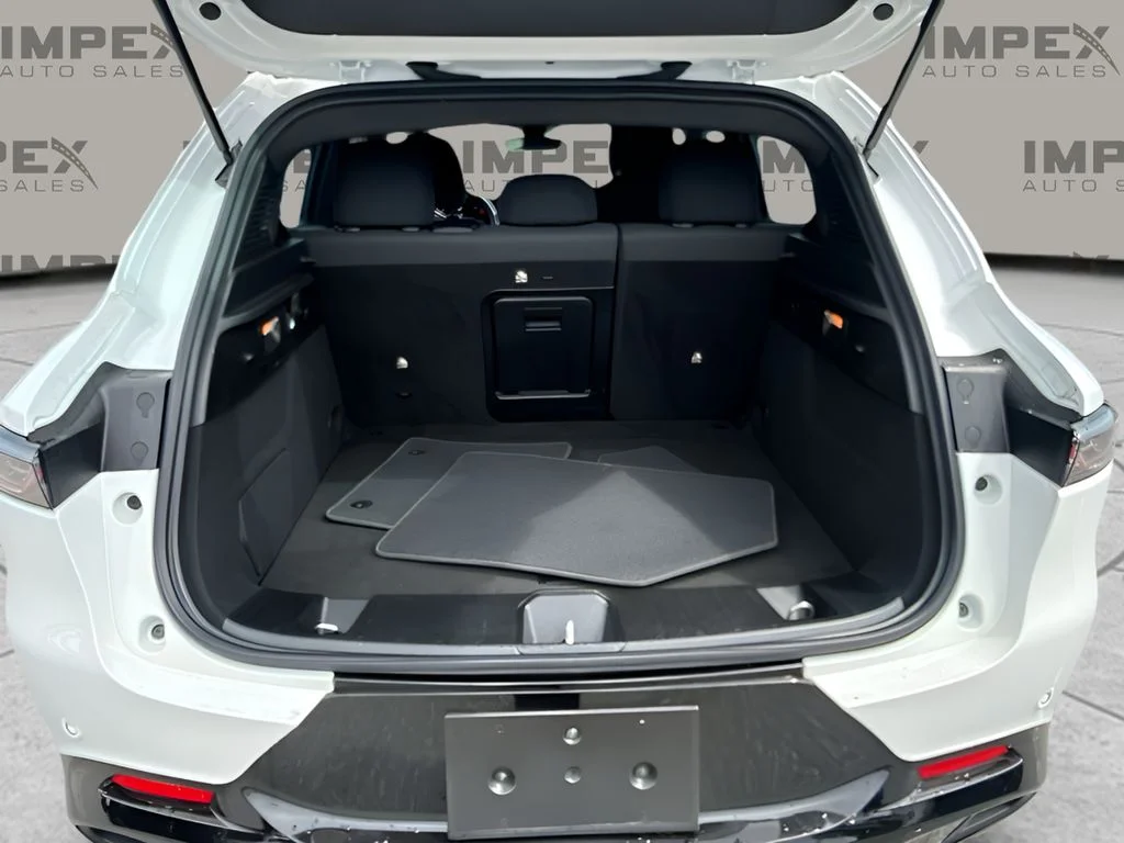 Used 2025 White Alfa Romeo Base image 18