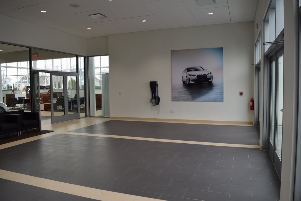 Used 2026 Black BMW xDrive60 image 34