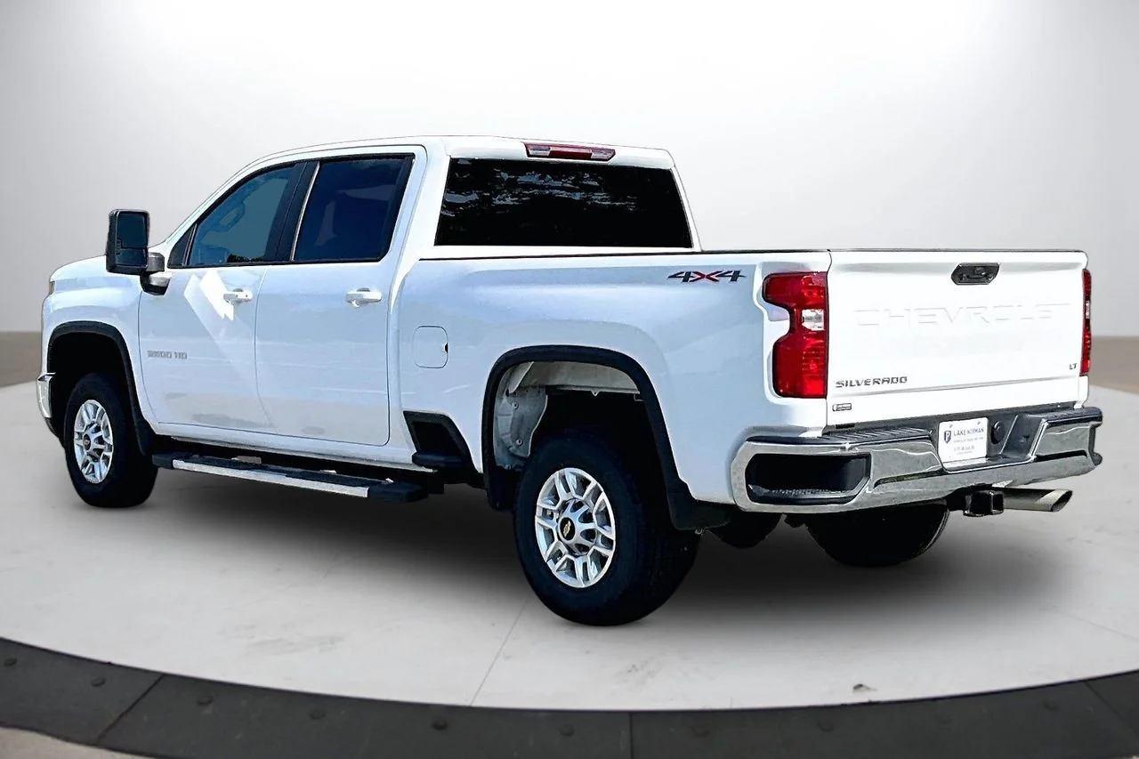 Used 2025 White Chevrolet LT image 6