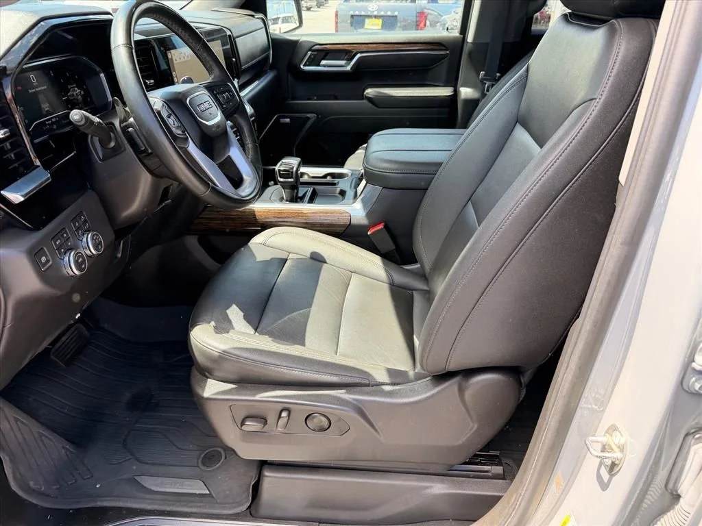 Used 2024 Gray GMC Elevation image 8