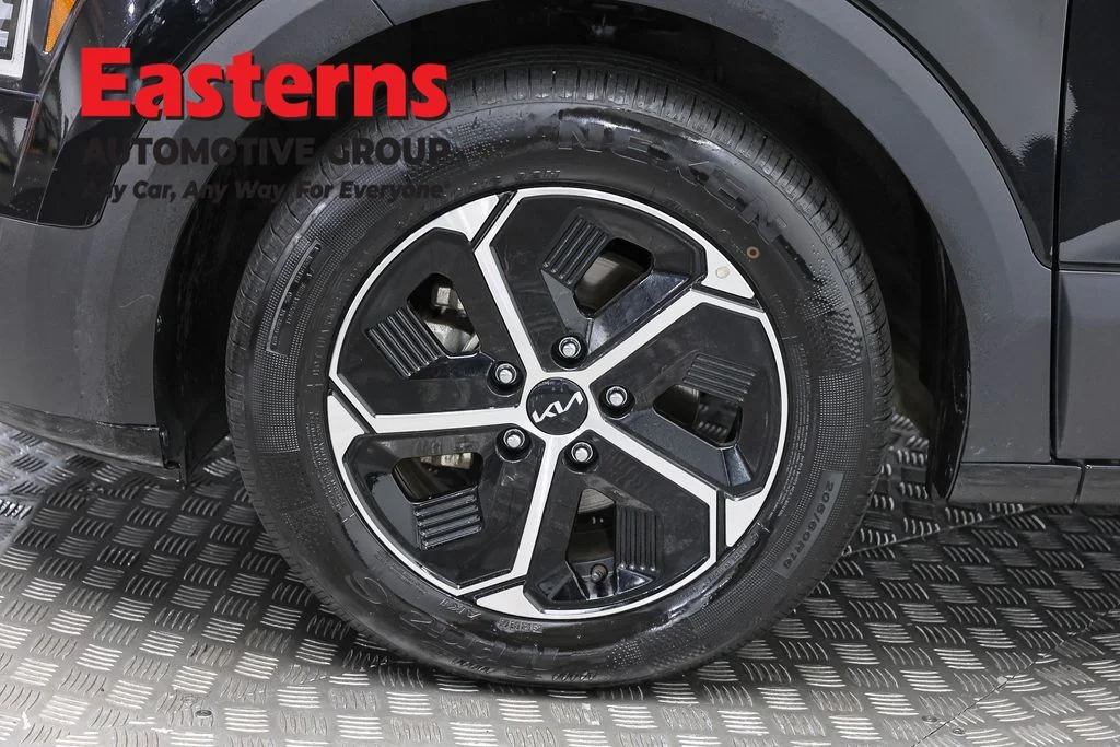 Used 2025 Black Kia LX image 31