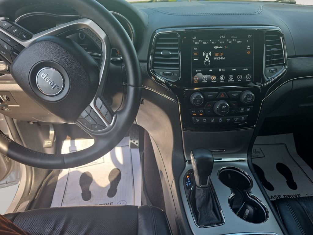 Used 2019 Silver Jeep Overland image 10