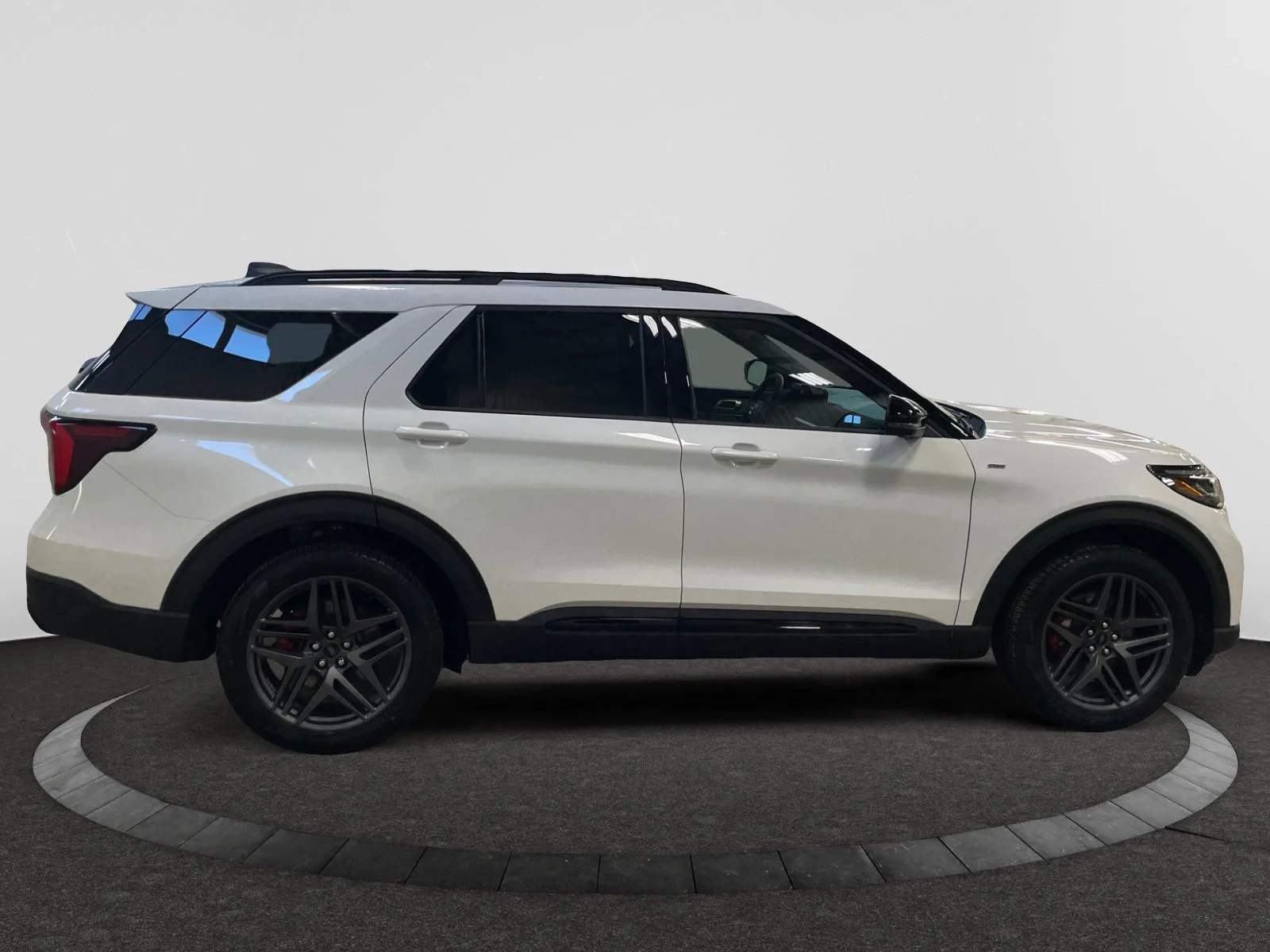 New 2026 Star White Metallic Tri-Coat Ford ST-Line image 6