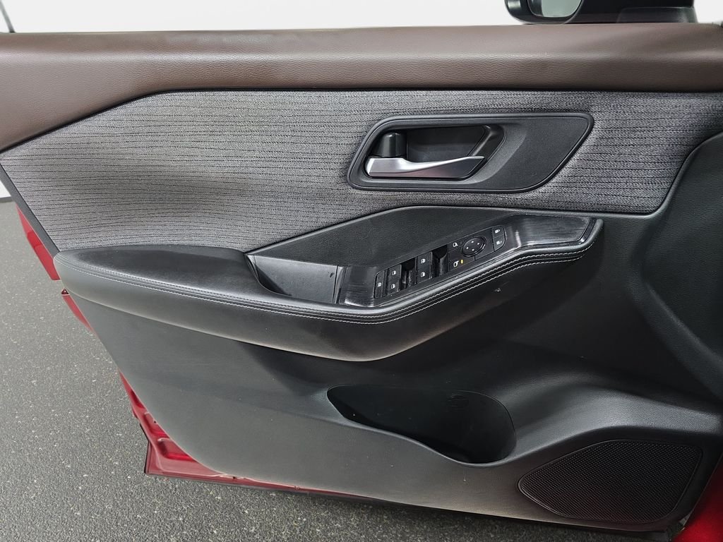 Used 2022 Scarlet Ember Tintcoat Nissan SV image 22
