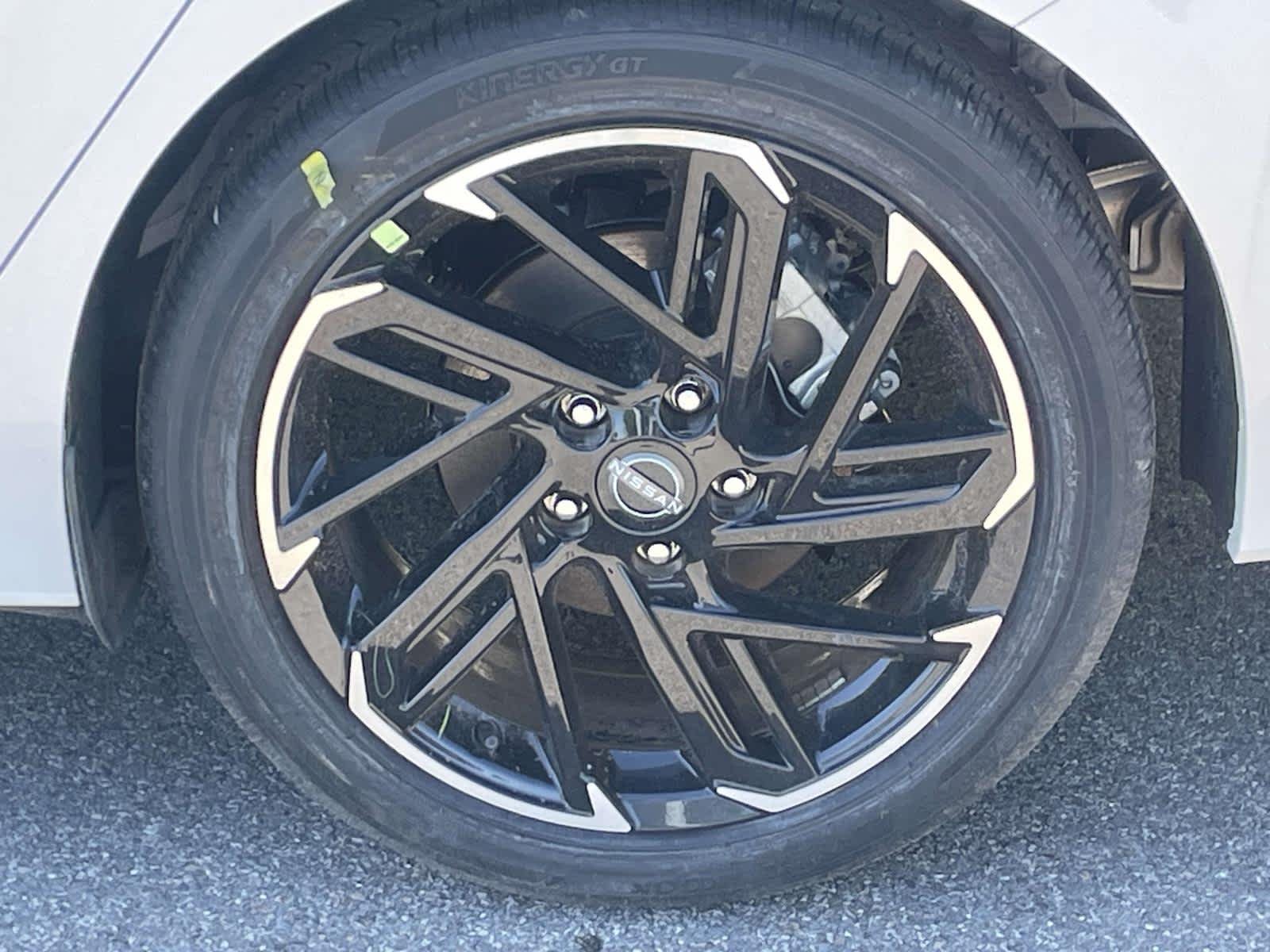 New 2026 Aspen White Tricoat/Super Black Nissan SR image 15