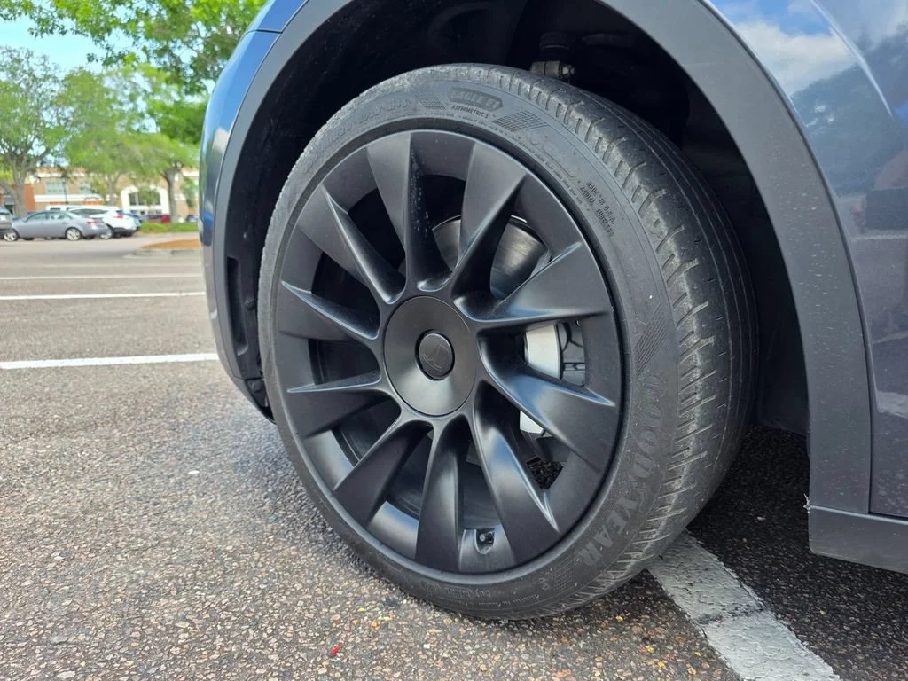 Used 2023  Tesla Long Range image 32