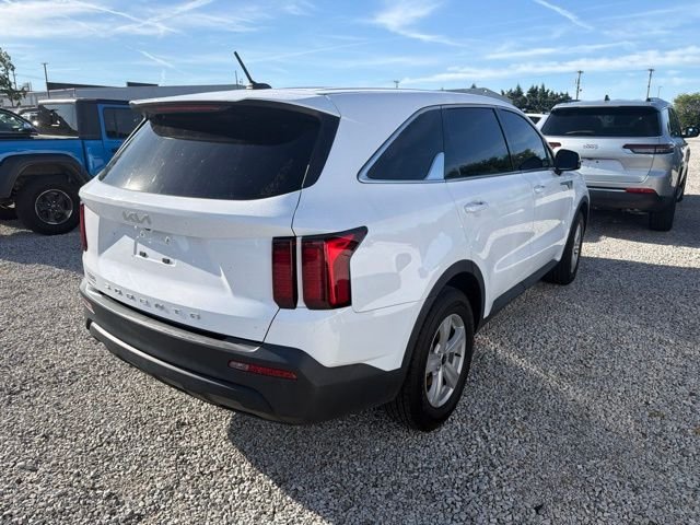 Used 2022 White Kia LX image 9