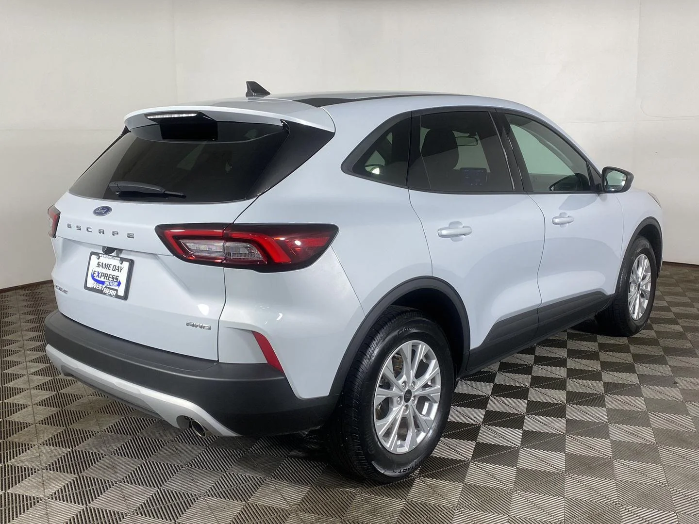Used 2025 Space Silver Ford Active image 23