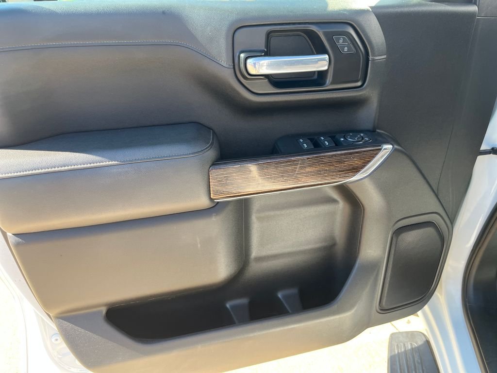 Used 2021 White GMC Elevation image 12