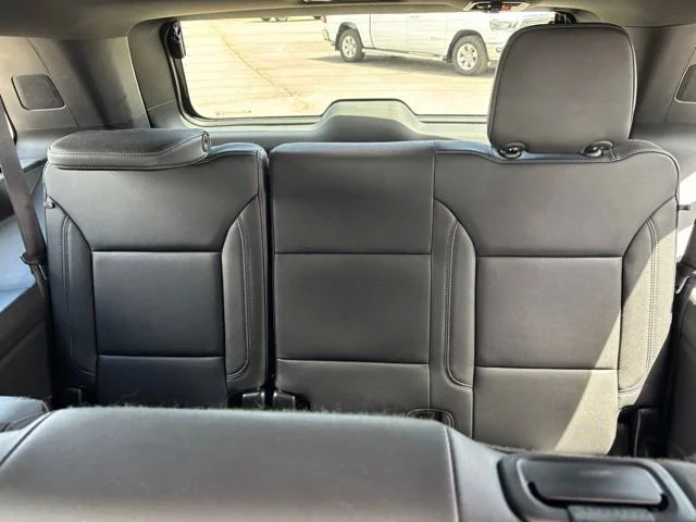 Used 2022 Black Chevrolet Z71 image 19