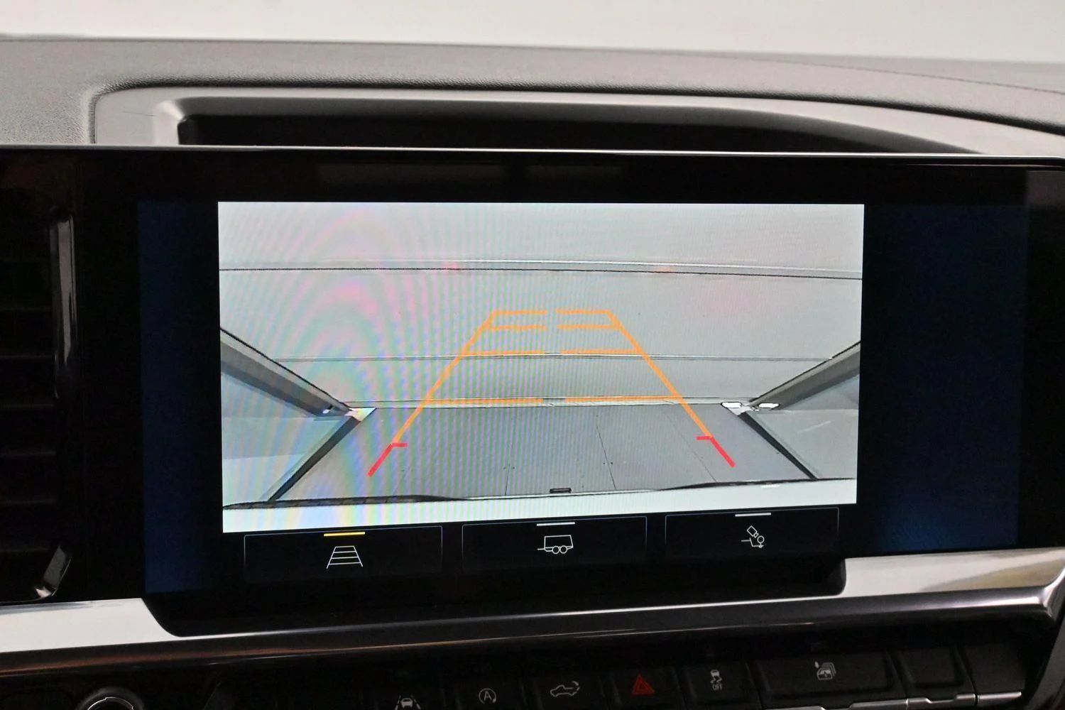 Used 2025 Summit White Chevrolet LT image 21