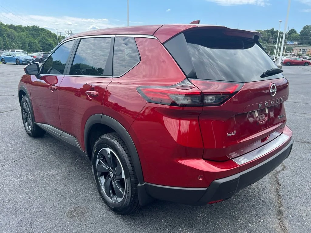 Used 2024 Scarlet Ember Nissan SV image 5