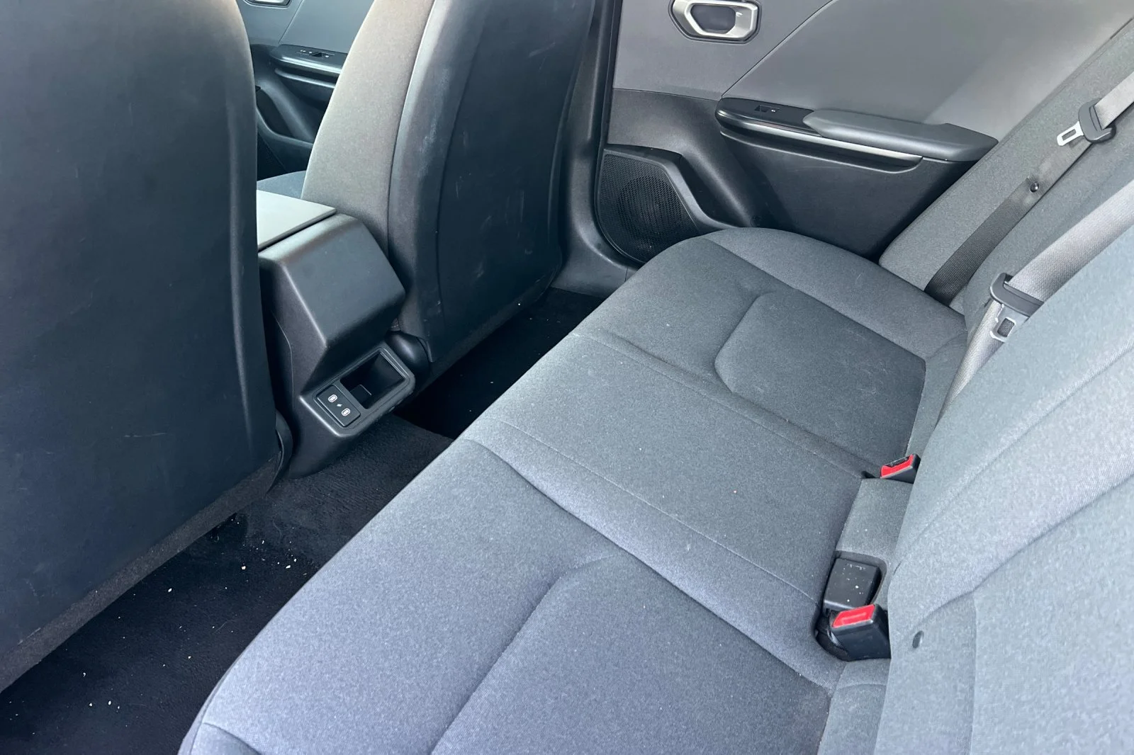 Used 2025 White Kia LXS image 12