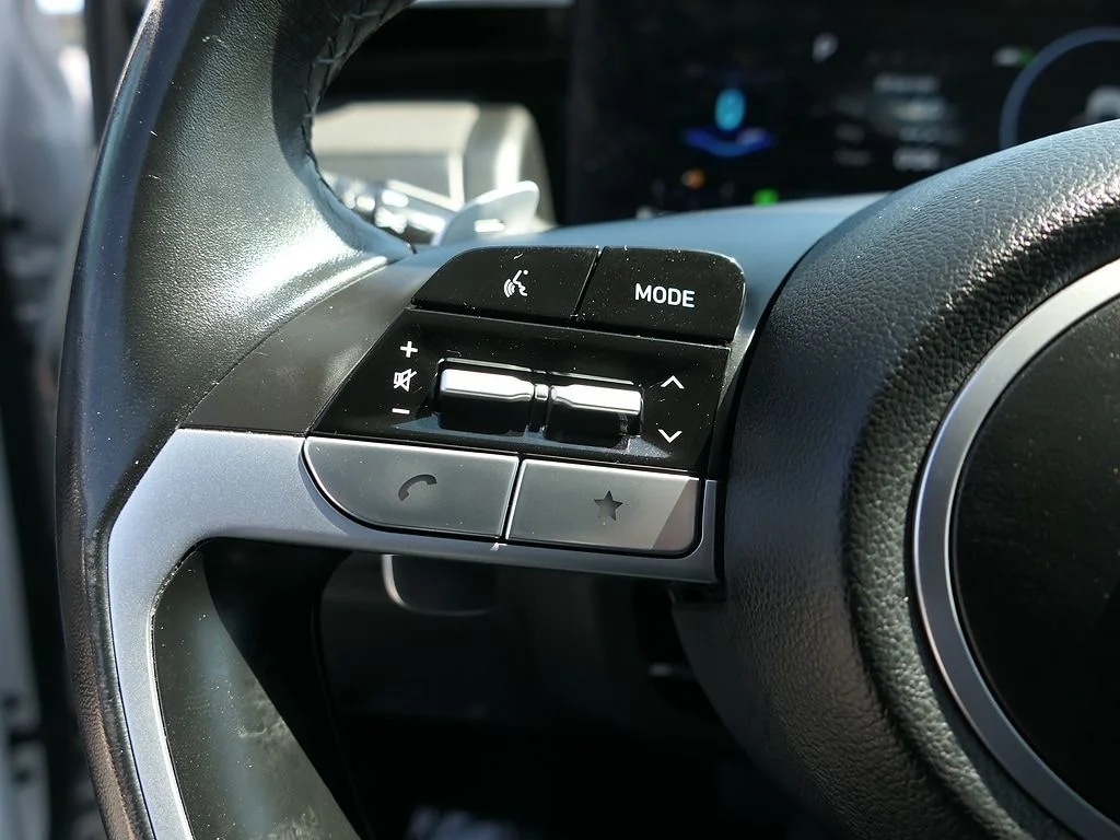 Used 2024 White Hyundai SEL Convenience image 15