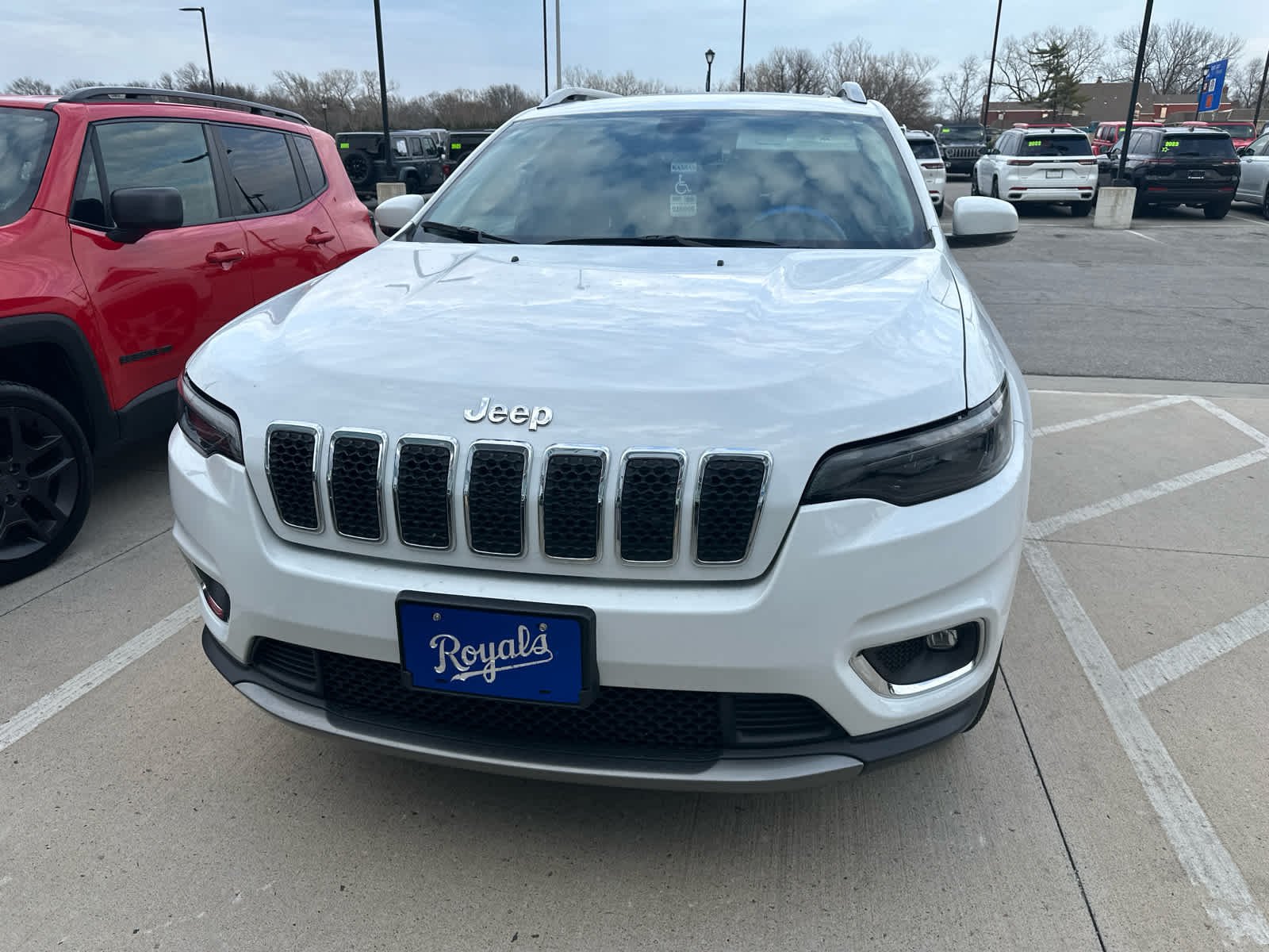 Used 2019 Jeep Cherokee Limited with VIN 1C4PJMDX6KD484469 for sale in Kansas City