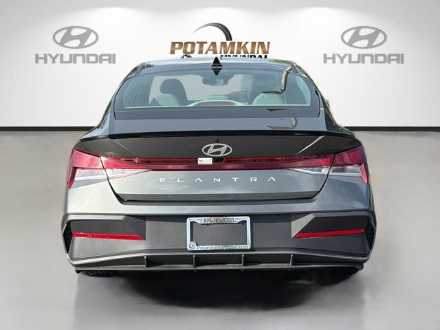 Used 2026 Gray Hyundai SEL Sport image 6
