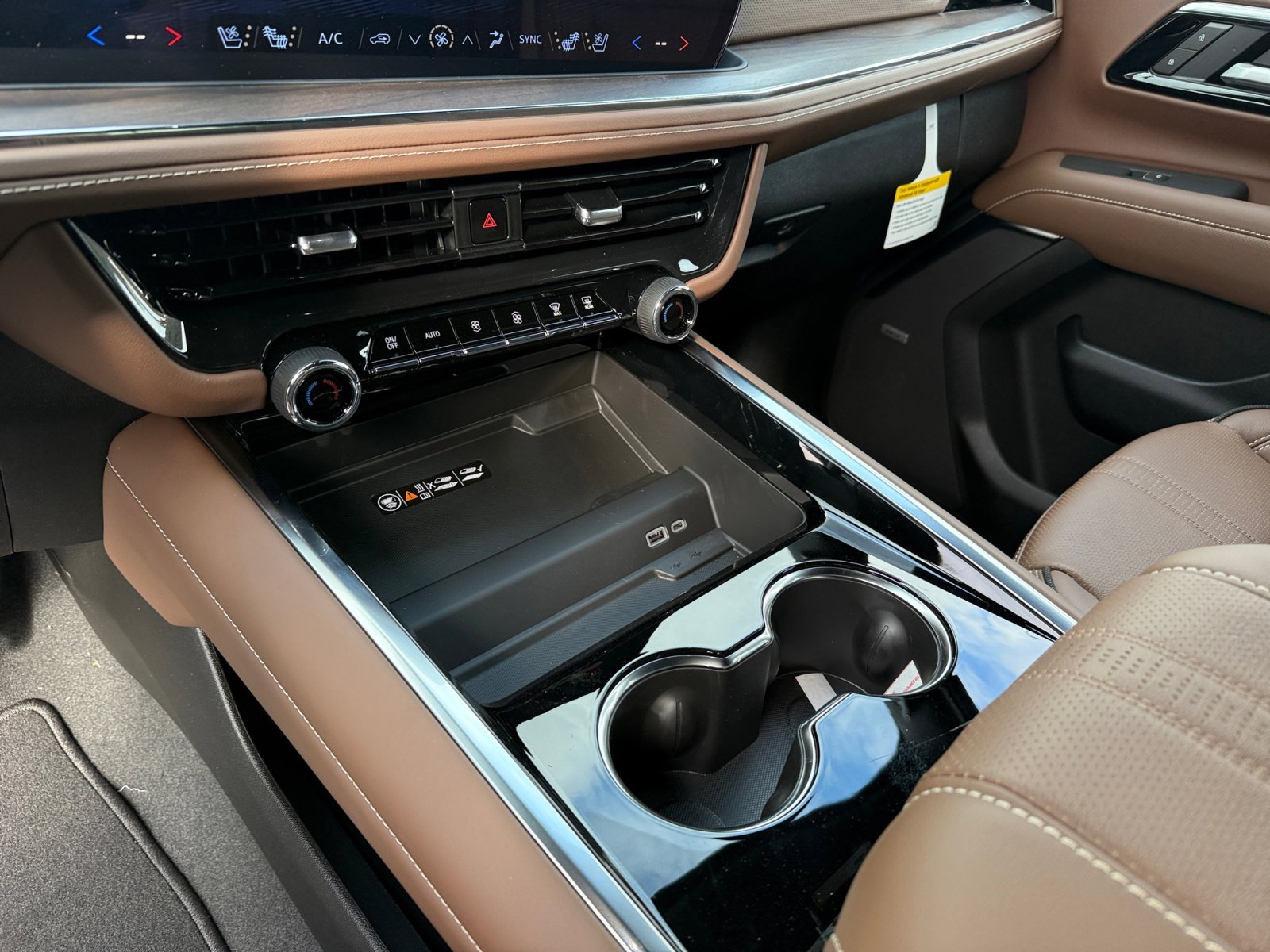 2026 Chevrolet Suburban High Country - Photo 13