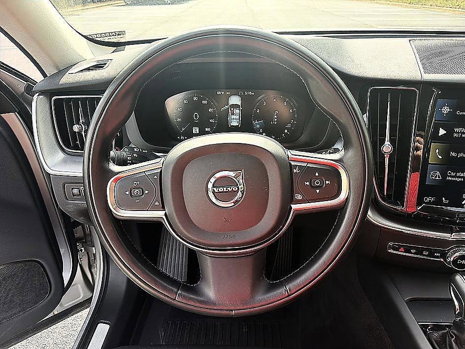 Used 2019 Bright Silver Metallic Volvo Momentum image 10