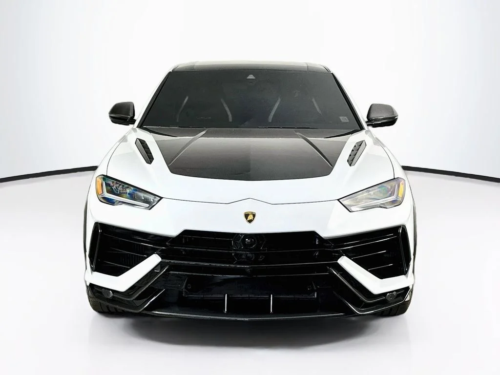Used 2024 White Lamborghini Performante image 2
