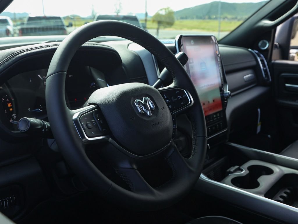 New 2026 Diamond Black Crystal Pearl-Coat Exterior Paint RAM Laramie image 13