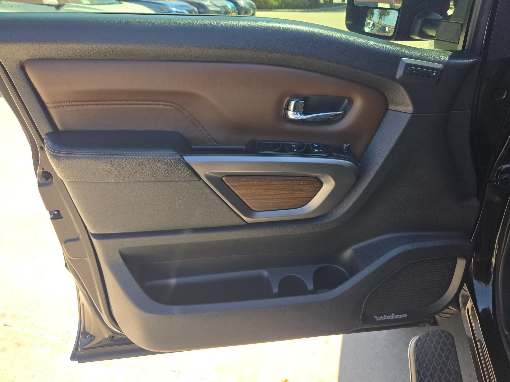 Used 2016 Magnetic Black Nissan Platinum Reserve image 11