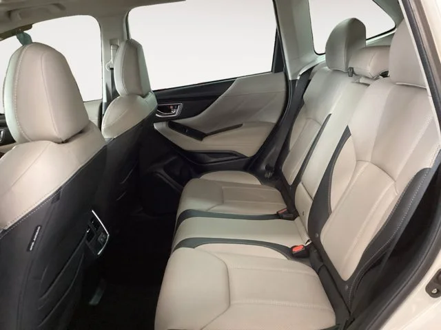 Used 2020 Crystal White Pearl Subaru Limited image 13