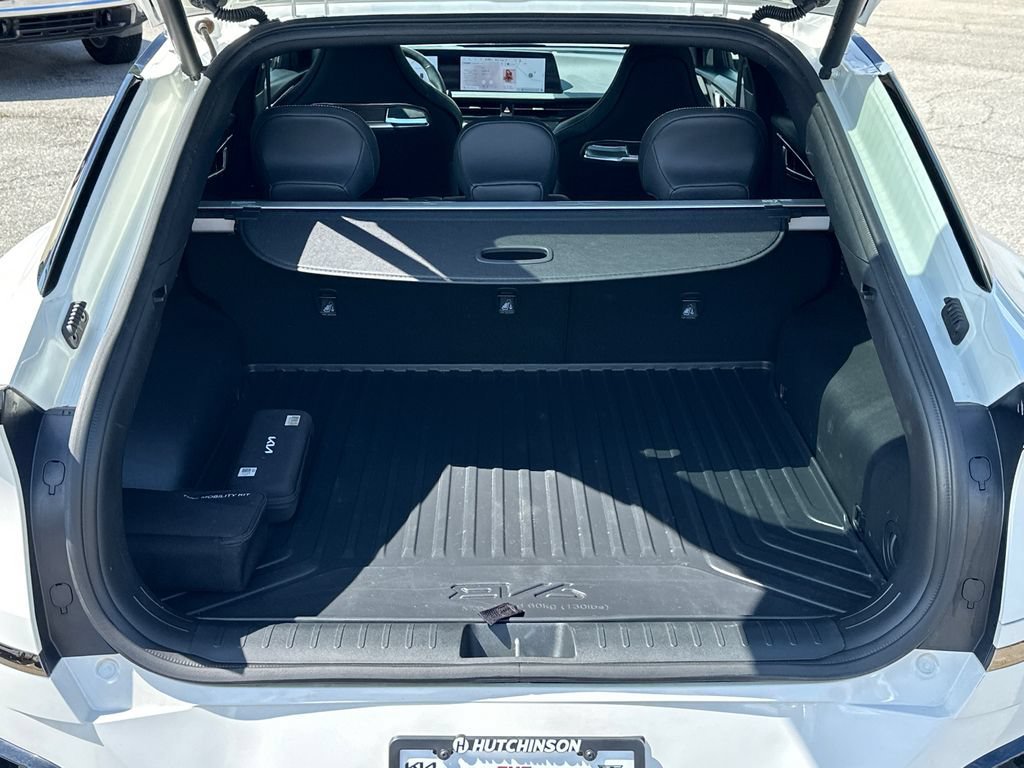 Used 2023  Kia GT image 18