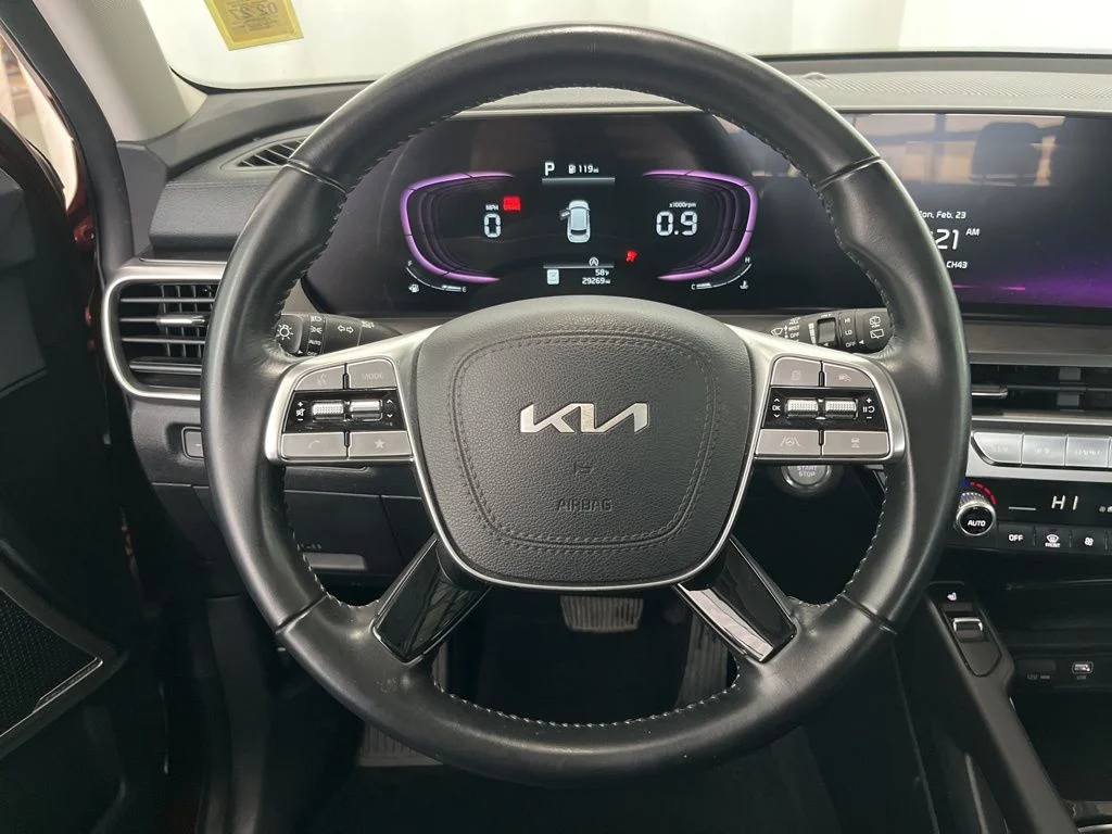 Used 2023 Red Kia S image 6