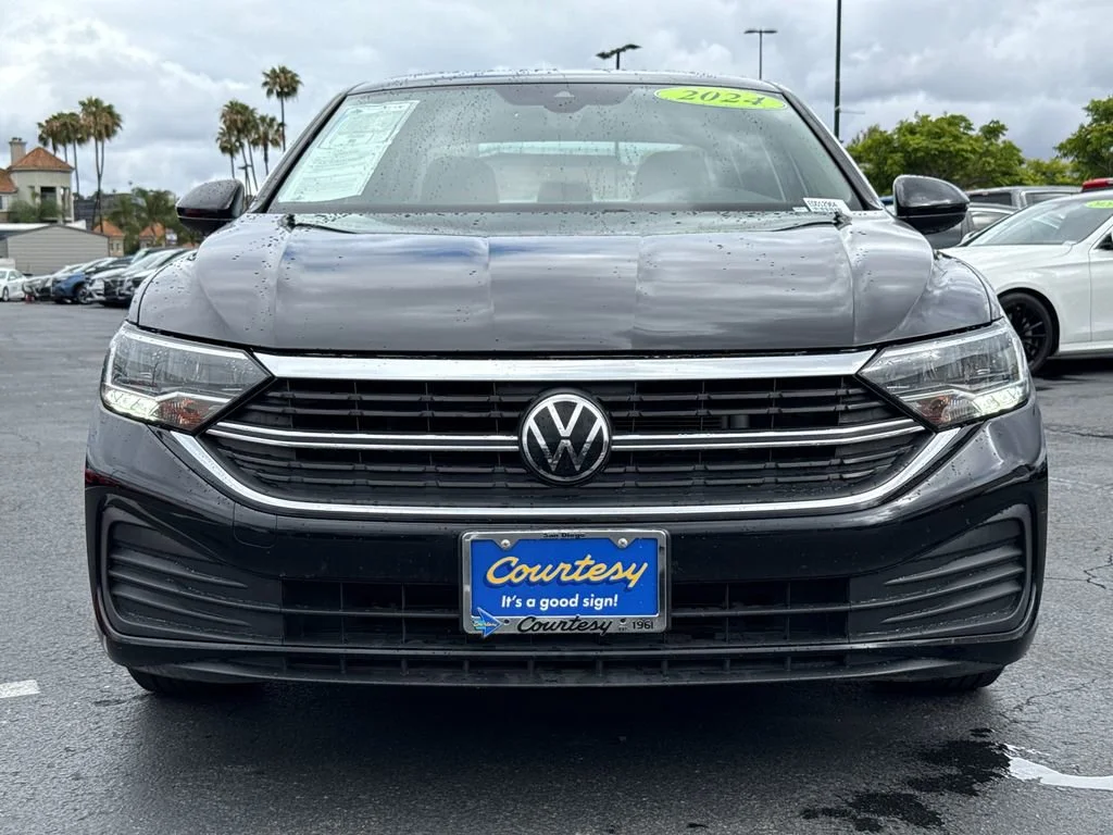 Used 2024 Black Volkswagen SE image 4