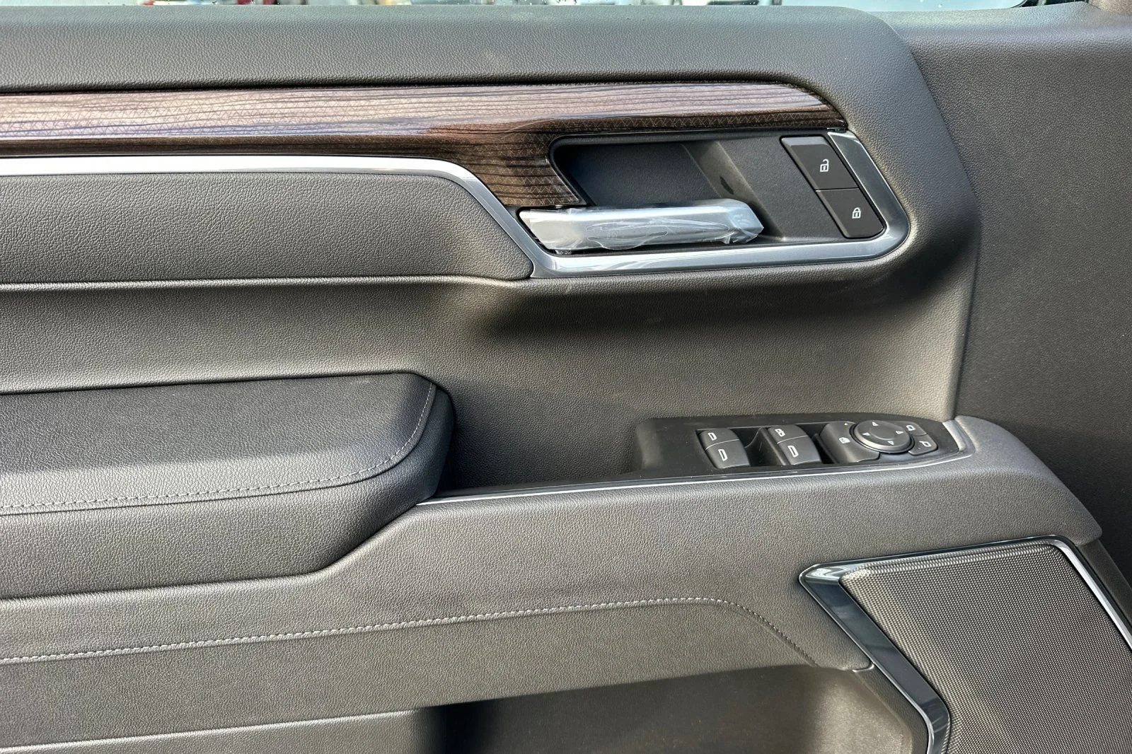 New 2026 Sterling Gray Metallic Chevrolet LT image 11