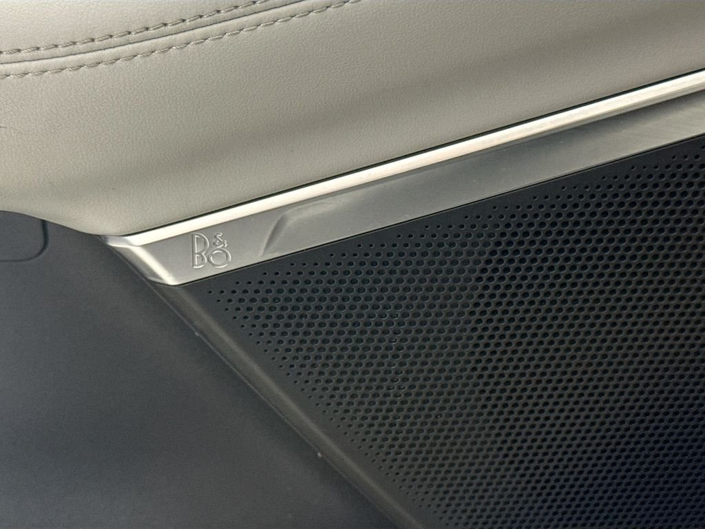 Used 2025 Oxford White Ford Platinum image 22