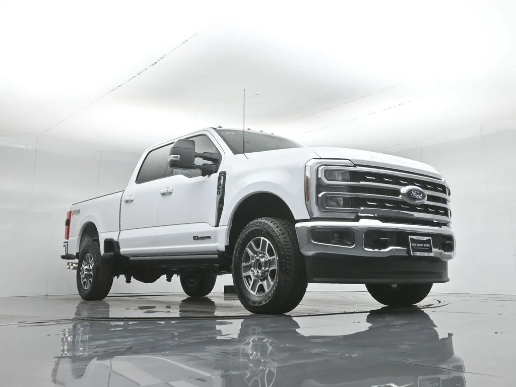 New 2026 Oxford White Ford Lariat image 48