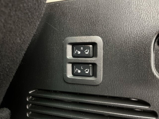 Used 2020 Brilliant Silver Metallic Nissan SL image 32