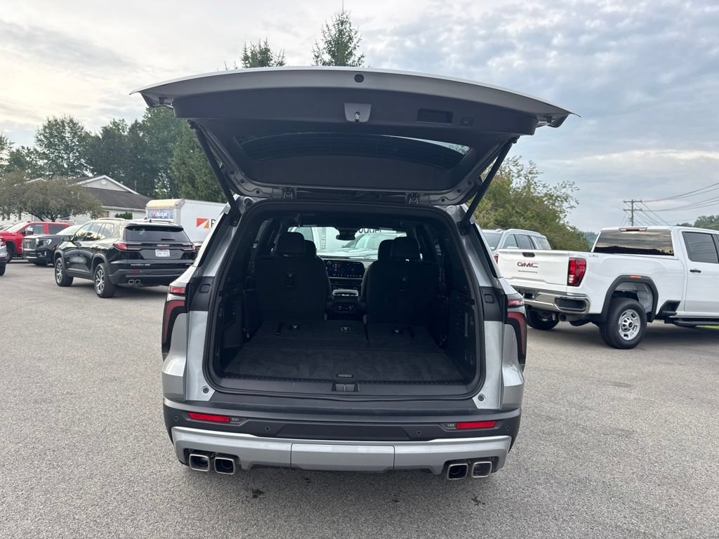 Used 2025 Sterling Gray Metallic Chevrolet LT image 17